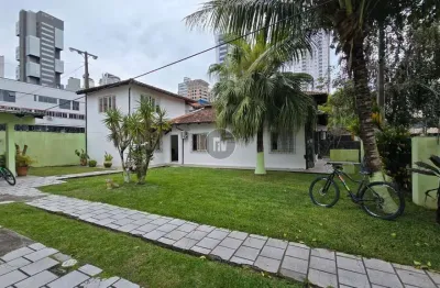 Casa com 8 quartos à venda na rua 1926, 420, centro, balneário camboriú por r$ 7.800.000