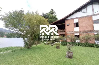 Belíssima propriedade alto padrão em condomínio  no comary