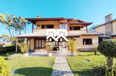 Casa maravilhosa em condomínio no alto com infraestrutura