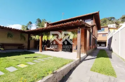 Casa espaçosa e dois apartamentos em excelente localização na tijuca