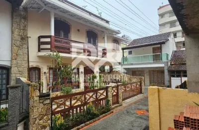 Casa ampla com 3 andares no bairro do alto – próxima à feirinha