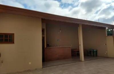 Casa com 3 quartos à venda na Vila Naly, Caçapava 