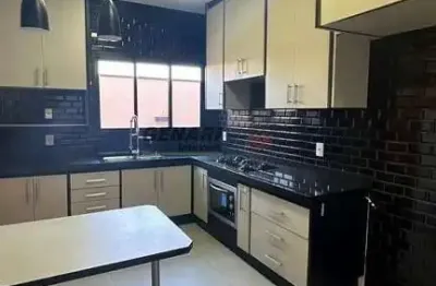 Sobrado à venda com 3 quartos no residencial maria dulce, indaiatuba - sp