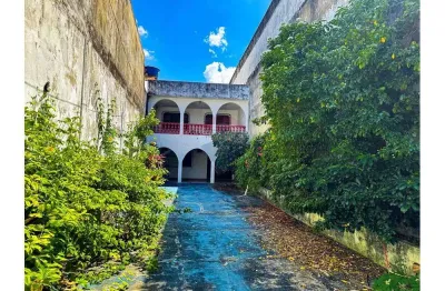 Casa no Centro - A localização central permite fácil acesso a todos os pontos de interesse de Manaus.