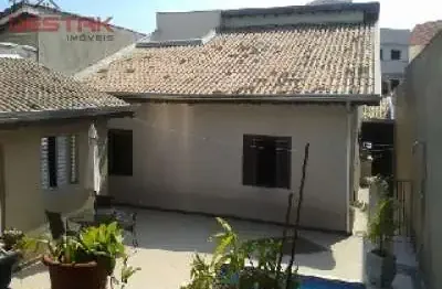 Casa terrea com piscina a venda ou permuta por apartamento de menor valor.