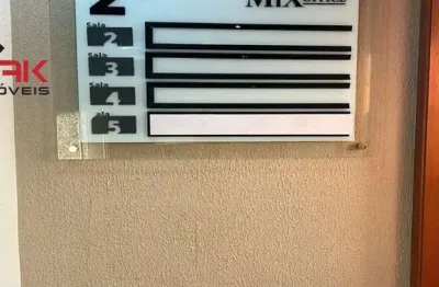 Andar inteiro com salas comerciais para locacao totalizando 162,00m².