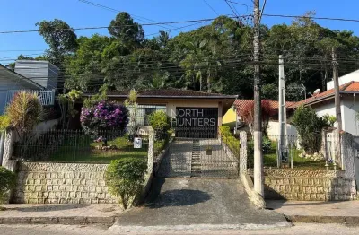 Casa averbada com terreno de 1013m², com 3 dormitórios