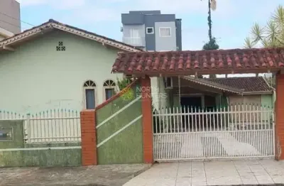 Casa no jardim iririu com 130m², estuda permuta por apartamento de menor valor.