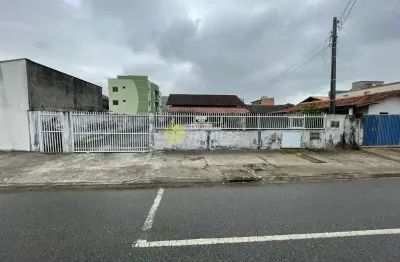 Oportunidade p/ investidores!! terreno com 3 casas e viabilidade para nova construção.