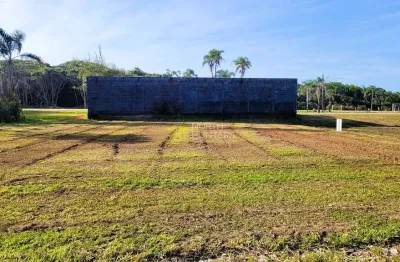Terreno urbano de esquina à venda, frente para a ponte pênsil