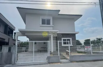 Sobrado novo à venda  com piscina na praia da daniela em florianópolis