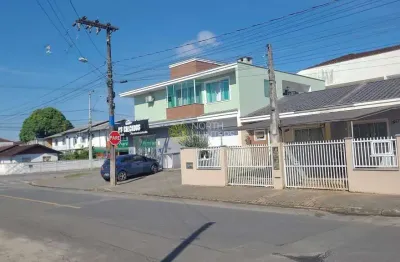 Oportunidade: casa comercial e residencial + dois geminados