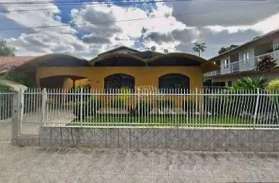 Casa à venda, com 3 suíte sendo uma master e piscina.  jardim sofia, joinville, sc