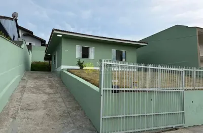 Casa com 3 quartos para alugar na Rua dos Aimorés, Petrópolis, Joinville
