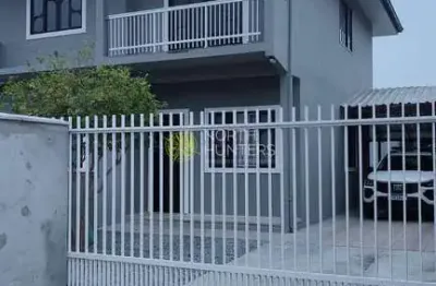 Casa com 3 quartos para alugar na Rua Fernando Wesling, Espinheiros, Joinville