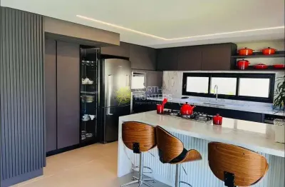 Casa Luxuosa em Jurerê: Elegância e Conforto na Sua Nova Casa Anual
