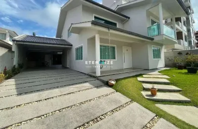 Casa na praia grande com 04 dormitórios sendo 03 suítes, governador celso ramos/sc