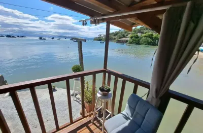 Oportunidade imperdível: 3 casas à beira-mar no centro de governador celso ramos disponíveis para venda!