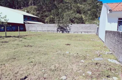 Terreno com 360m2 em localização privilegiada, a venda no bairro fazenda da armação governador celso ramos santa catarina