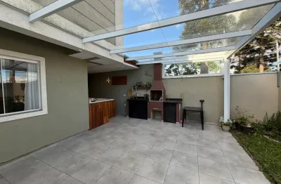 Se você busca conforto, privacidade e um espaço cheio de estilo, vai se encantar com este sobrado triplex ampliado