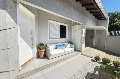 Casa com 3 quartos à venda no itacolomi, balneário piçarras  por r$ 1.500.000