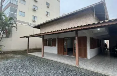 Casa com 3 quartos para alugar no gravata, navegantes  por r$ 3.850