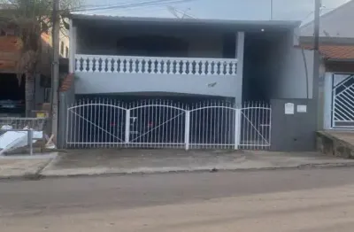Casa semi nova a venda, localizada no jardim das tulipas, jundiaí - sp, contendo 3 dormitórios, sendo 2 suítes uma delas  com closet, ampla sala