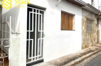 Casa térrea localizada na vila santa rosa, vila arens, em jundiai - sp. contendo 1 dormitório e 1 sala bem amplos, cozinha e banheiro, quintal e área