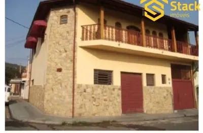 Casa a venda  em jundiaí no bairro vila rami, está  locada a casa e o salão  residência de médio para alto padrão contendo:- sala para 3 ambientes