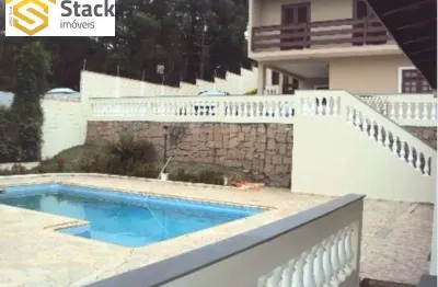 Linda casa com 369 m² área construída, 1.350 m² terreno no bairro caxambu