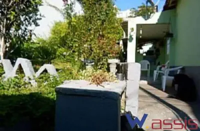 Imóvel comercial/residencial com 11 de frente, próximo ao centro, contendo 2 dormitórios, sala, cozinha, wc. estuda permuta com imóvel menor.