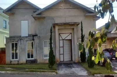 Casa tipo sobrado inacabada a venda em jundiaí em condomínio fechado no bairro caxambu.