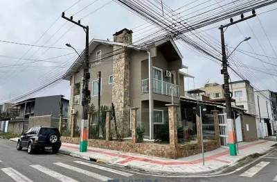 Casa com 4 quartos à venda na rua estocolmo, santa regina, camboriú, 300 m2 por r$ 1.800.000