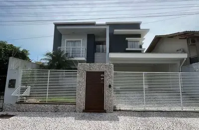 Casa com 4 quartos à venda na rua professor andrônico pereira, centro, camboriú, 243 m2 por r$ 2.000.000