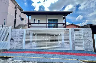 Casa com 3 quartos à venda na rua piauí, areias, camboriú, 240 m2 por r$ 2.500.000