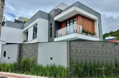 Casa com 4 quartos à venda na rua santa madalena, são francisco de assis, camboriú, 177 m2 por r$ 1.800.000