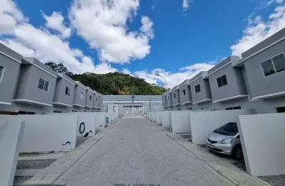 Casa com 2 quartos à venda na rua fermino vieira cordeiro, espinheiros, itajaí, 76 m2 por r$ 365.000