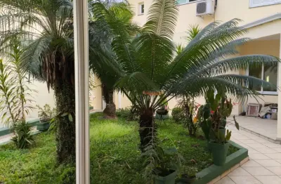 Locação – Casa Espaçosa no Condomínio Tarumã, Santana de Parnaíba São 04 Quartos sendo 02 suítes