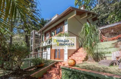 Linda casa em condomínio clube fechado de alto padrão!**