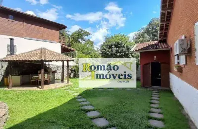Viva o luxo à beira do lago em nosso condomínio exclusivo!