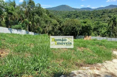 Terreno com 1.822 m²  com boa topografia e vista privilegiada para a serra!**
