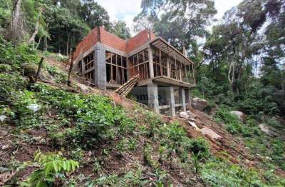 Imóvel inacabado com grande potencial – 3 níveis | excelente oportunidade para morar ou investir!