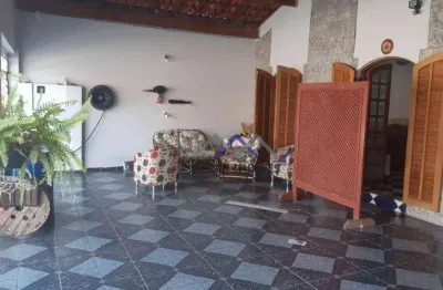 Ótima casa no jardim américa, com 180m² de construção.