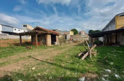 Terreno para locação com 1.270 m², com pequeno galpão e escritório com banheiro.