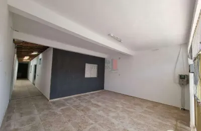 Casa reformada para locação no bairro mantiqueira com 02 quartos sendo 01 suíte