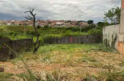 Terreno amplo e plano, pronto para construir seus sonhos!
