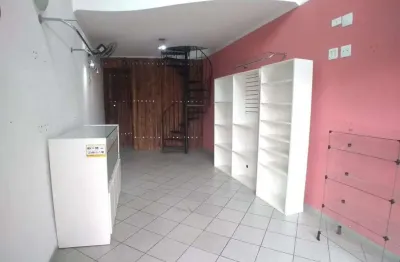 Ponto comercial próximo ao centro para locação. possui mezanino.