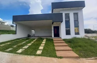 Uma casa em fase final de construção espera por você!