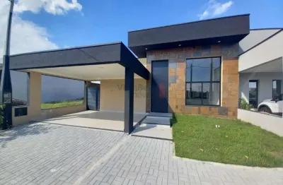 Casa térrea com 2 suítes e excelente área de lazer no cond. pérola do vale