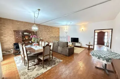 Casa com excelente localização no jardim das nações para venda. ideal para clínicas ou escritórios. estuda permuta*